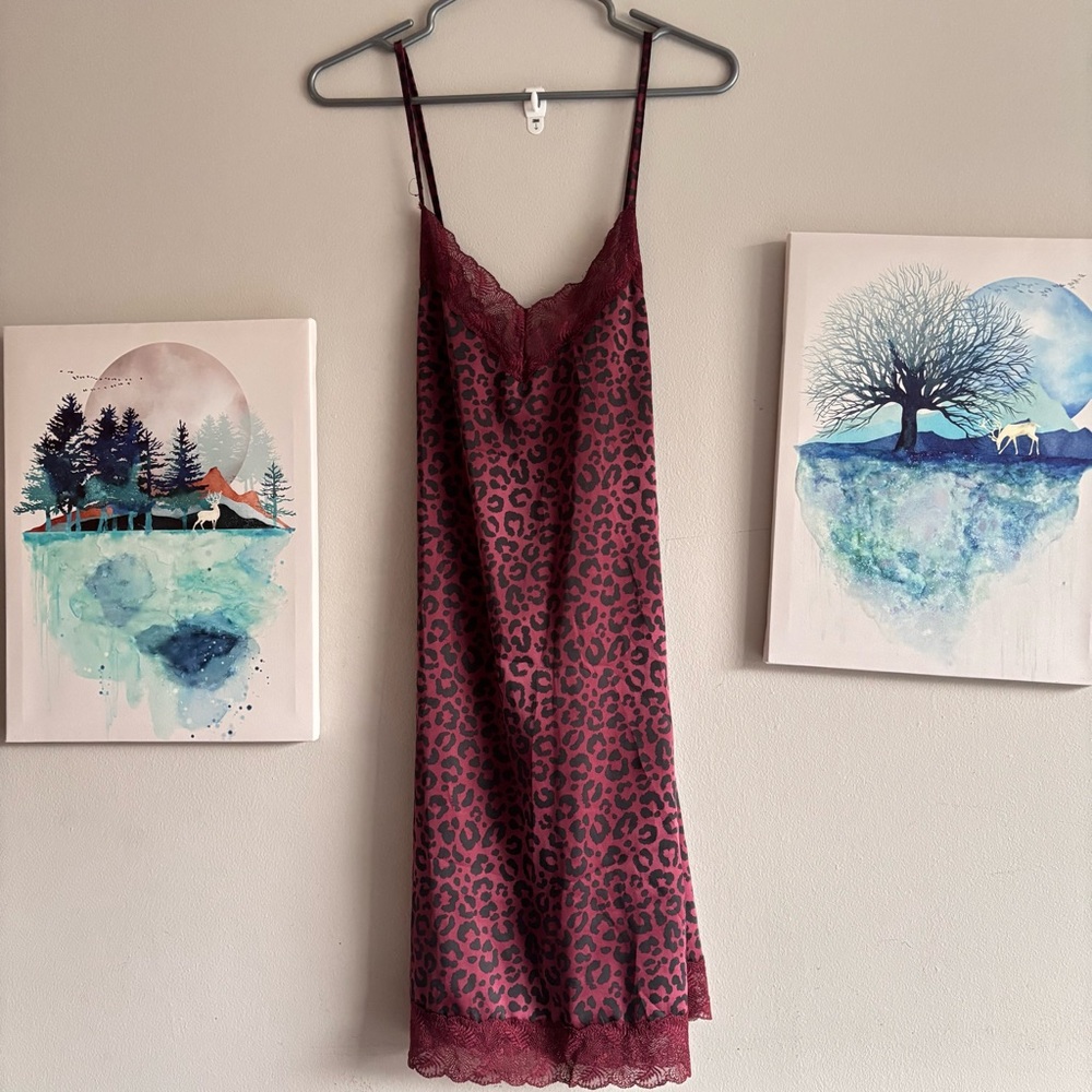 Emily & Jane Elegant Burgundy Leopard Print Lace Slip Medium - Picture 1 of 5